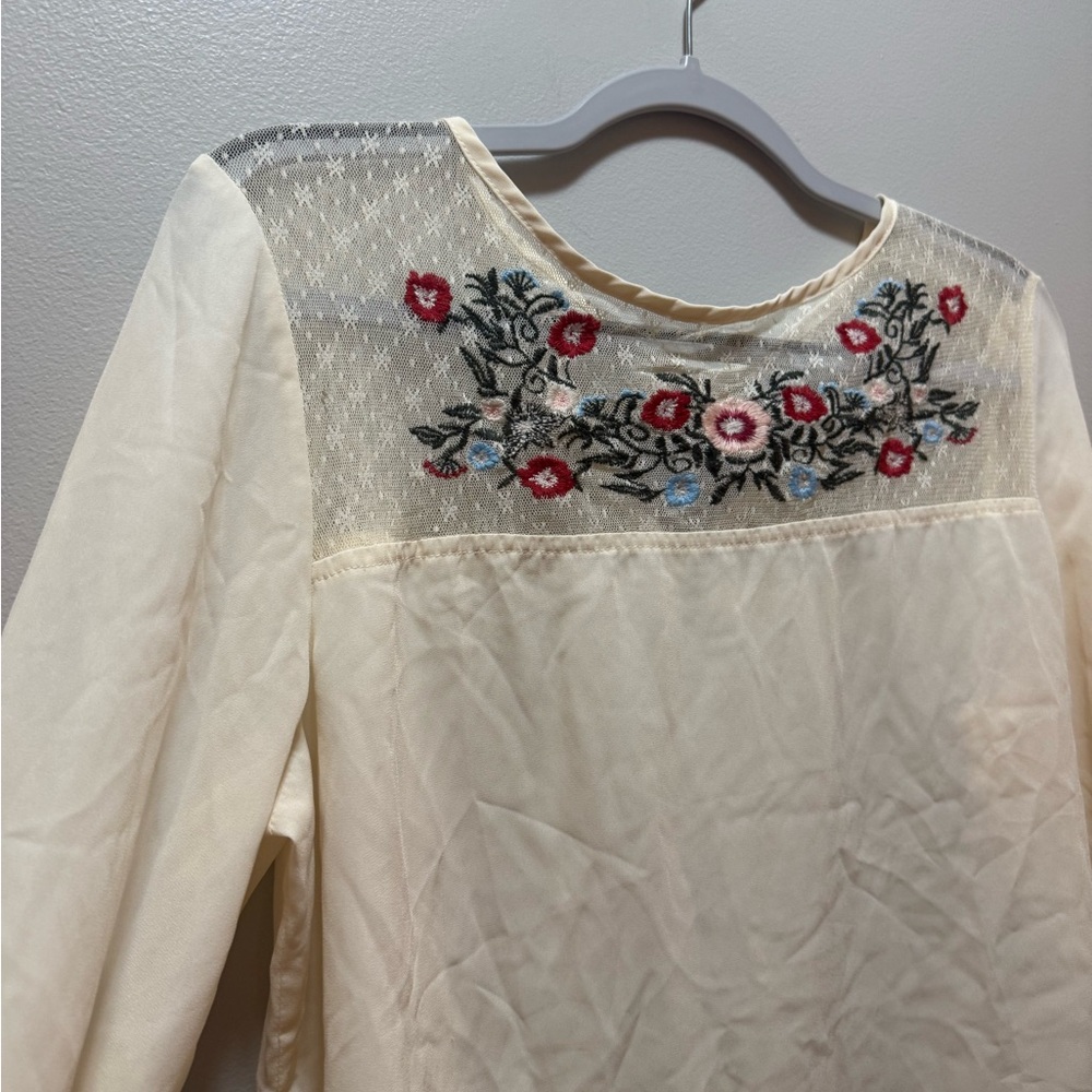 Embroidered Cream Blouse with Floral Design - Picture 2 of 6